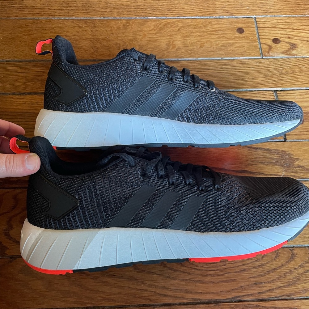 Adidas Questar